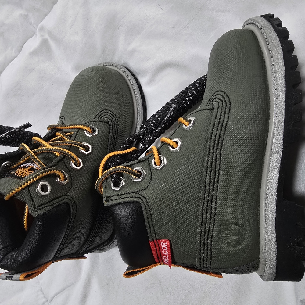 Kids 5 Timberland Boots NEW